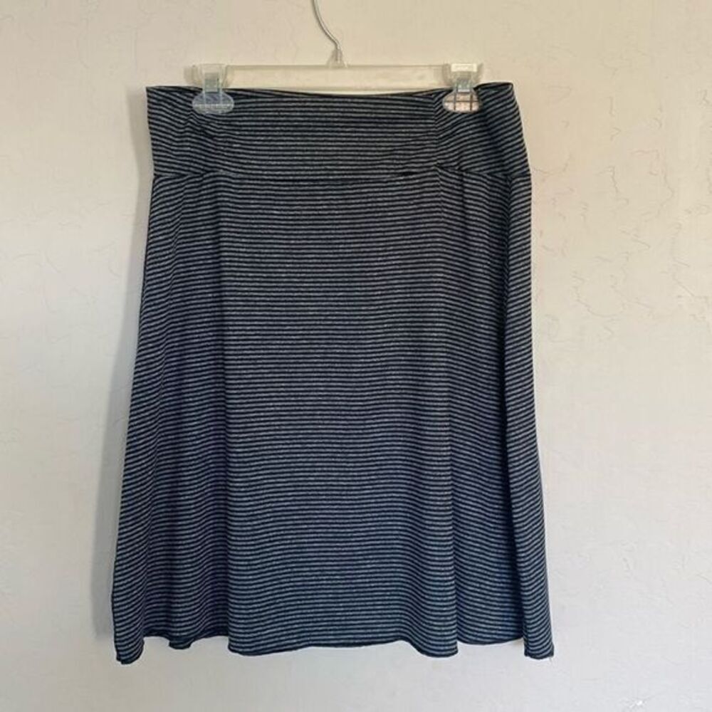 Black and gray stripe skirt
